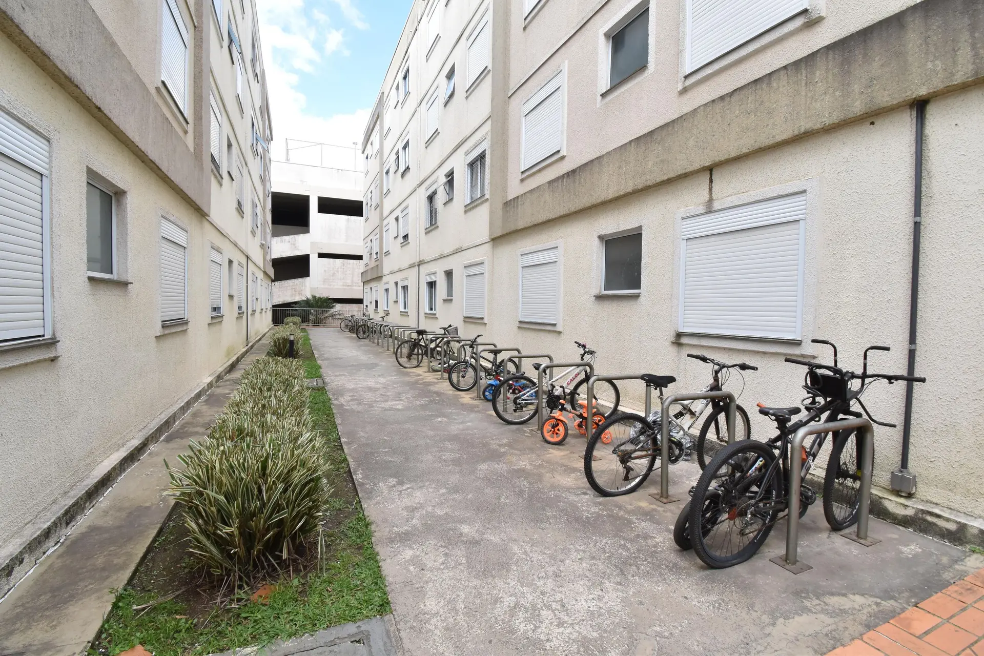 2-bedroom apartment in a building with a gym — photo 27