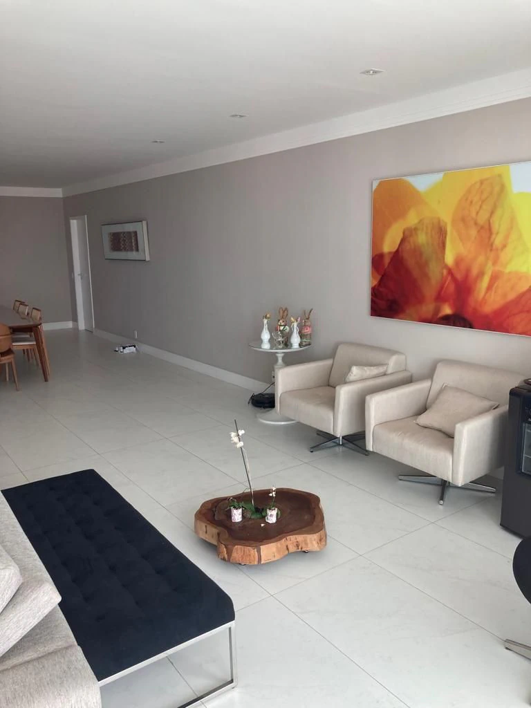 Renovated apartment with 4 suites and 292 m² — photo 16