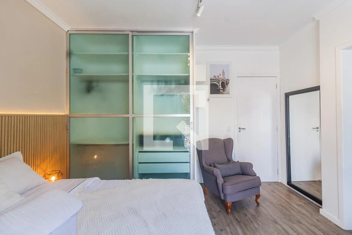 Furnished studio in a building with a pool — photo 12