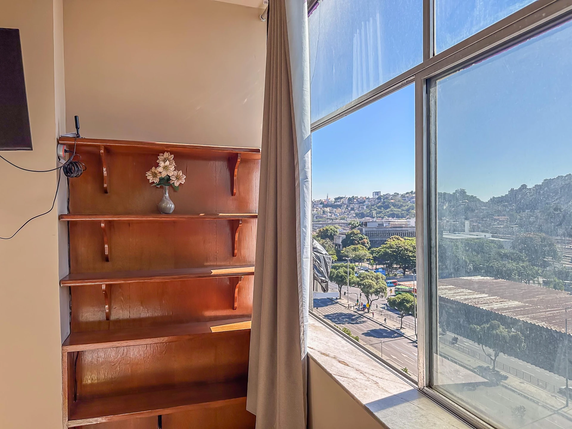 Furnished studio with a kitchenette and 1 bathroom — photo 19