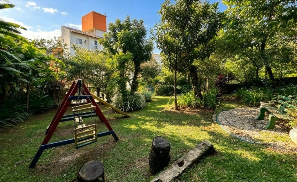 3-bedroom apartment in a building with a pool — photo 7