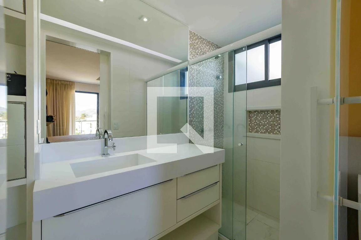Apartamento mobiliado com 4 quartos e 4 banheiros — photo 66
