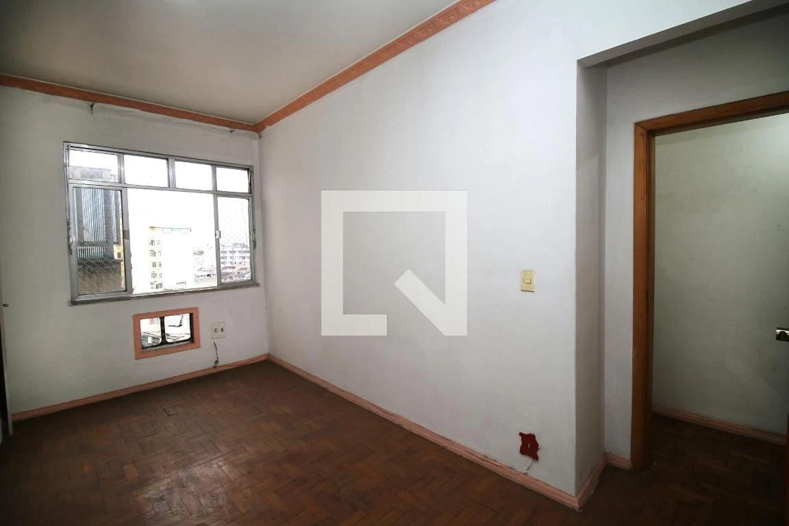 Unfurnished 1-bedroom apartment with separate kitchen — photo 3