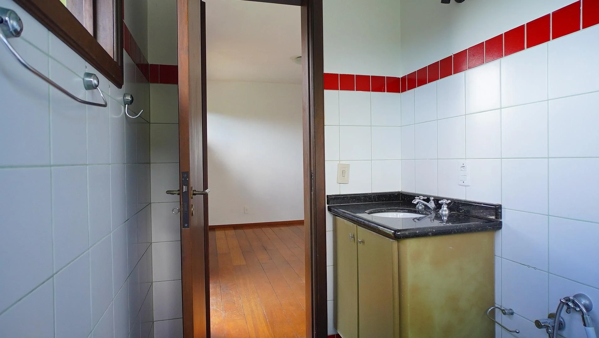 Панорамні вікна та 4 спальні: будинок 735 м² — photo 62