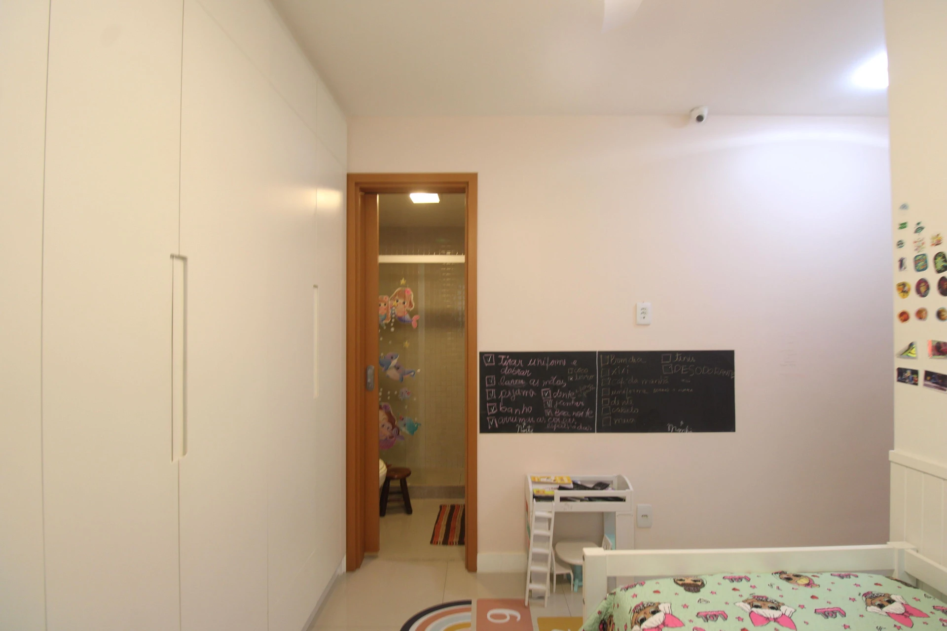 Furnished apartment, 112 m², with a glass-enclosed balcony — photo 48