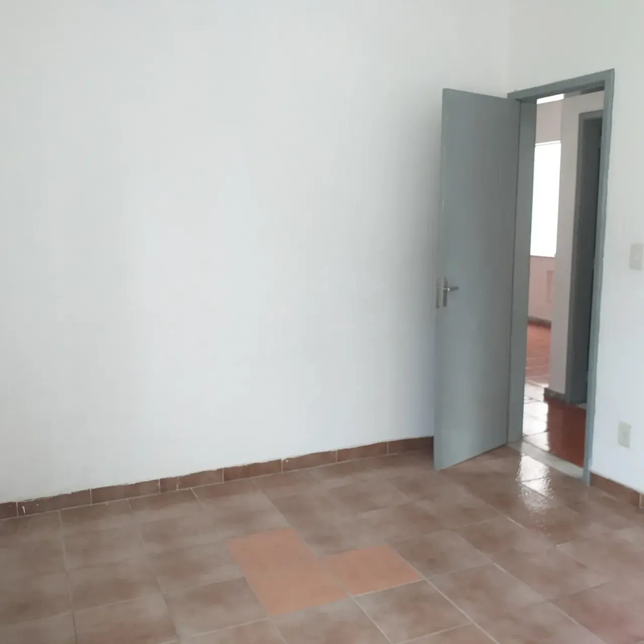 60 m² apartment with 2 bedrooms and a glass shower — photo 20