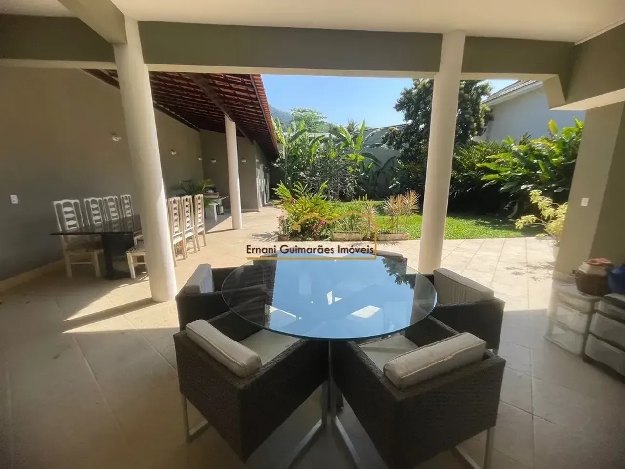 Casa com 5 quartos e 5 banheiros, 4 vagas e varanda — photo 8