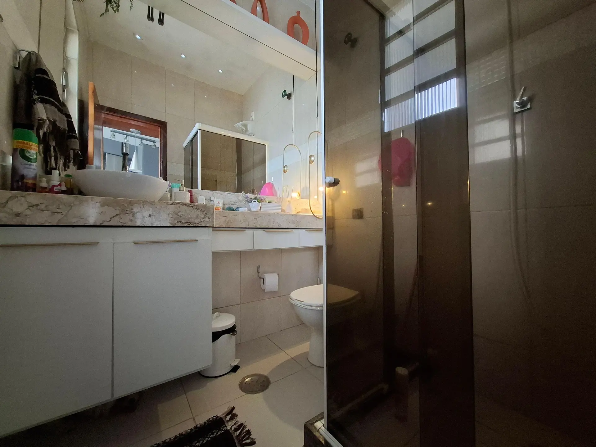 Balcony with a grill in a 2-bedroom apartment, 90 m² — photo 17