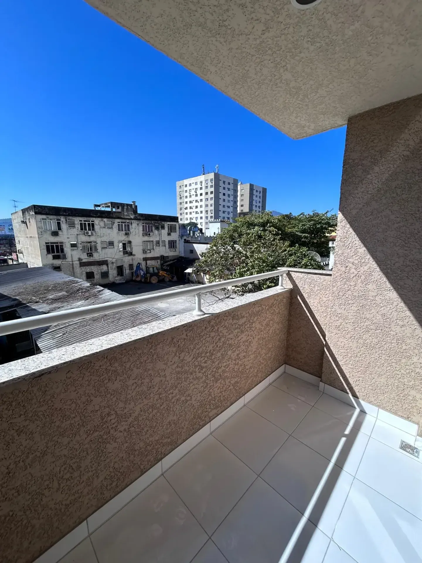 Apartamento de 3 quartos com cozinha americana e varanda — photo 24