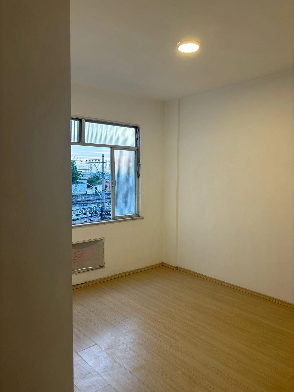 Unfurnished 2-bedroom apartment with a separate kitchen — photo 5