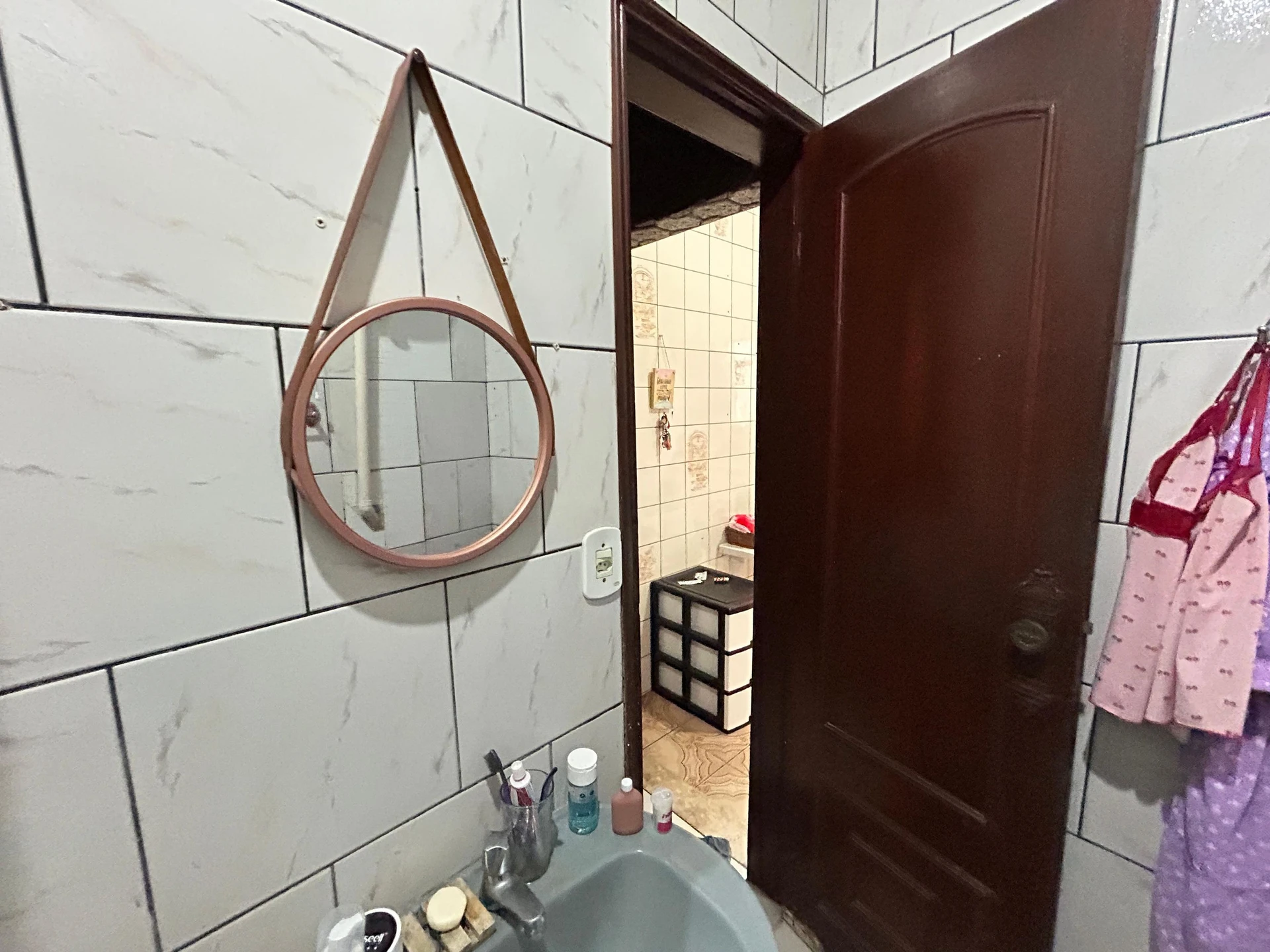 Casa mobiliada de 2 quartos com máquina de lavar