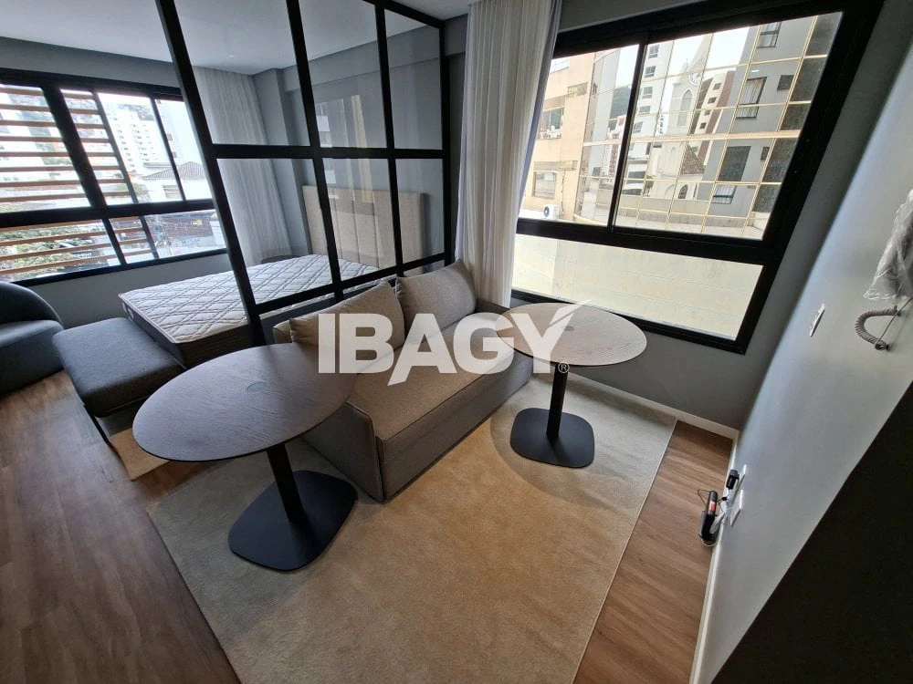 30 m² apartment with 1 bedroom and tall windows — photo 22