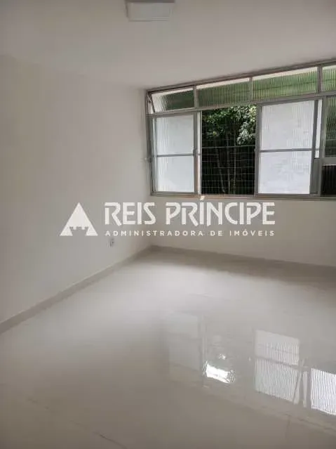 1-bedroom apartment with glass shower and electric shower — photo 11