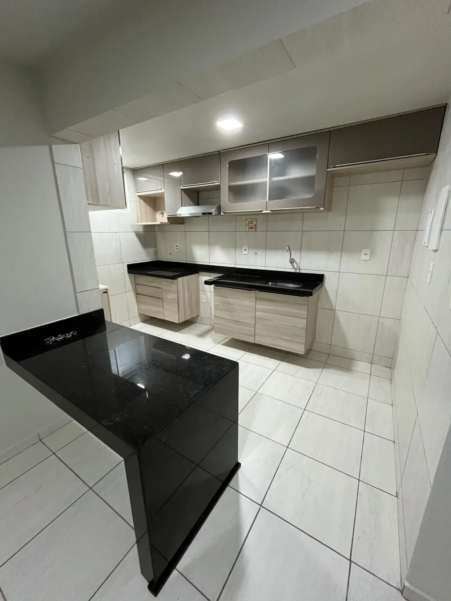 2-bedroom apartment in a building with a gym — photo 5