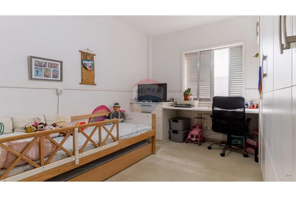 Furnished 3-bedroom apartment with a ready workspace — photo 5