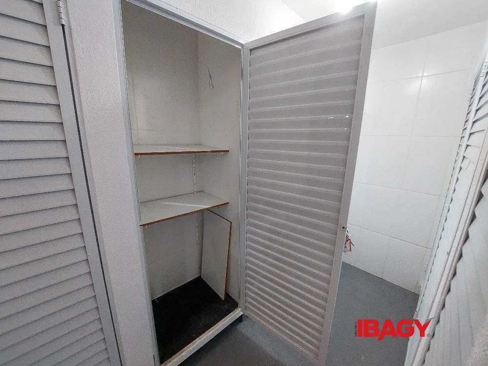 Furnished apartment, 146 m², with a home office — photo 26