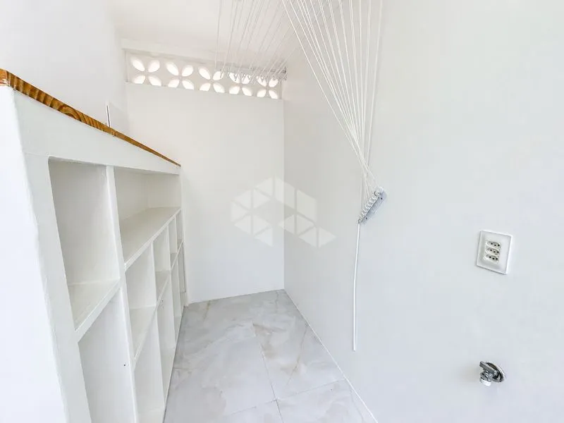 Apartment, 140 m², with wood or laminate floors — photo 6