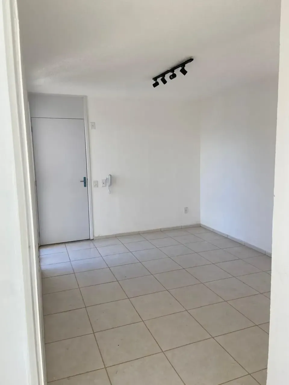 Unfurnished apartment with 2 bedrooms and 1 bathroom — photo 13