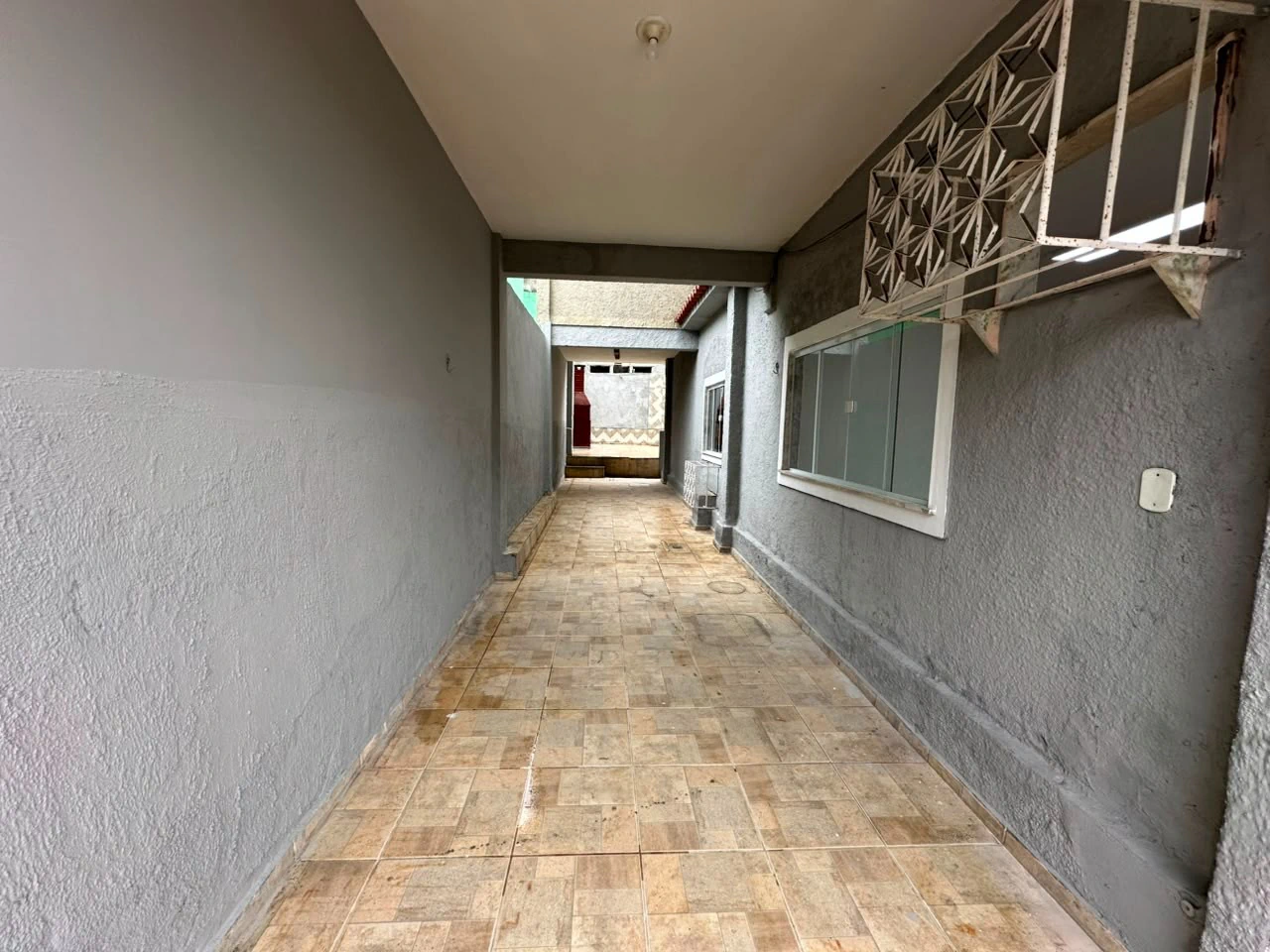 Wood or laminate floors in a 3-bedroom apartment, 90 m² — photo 12