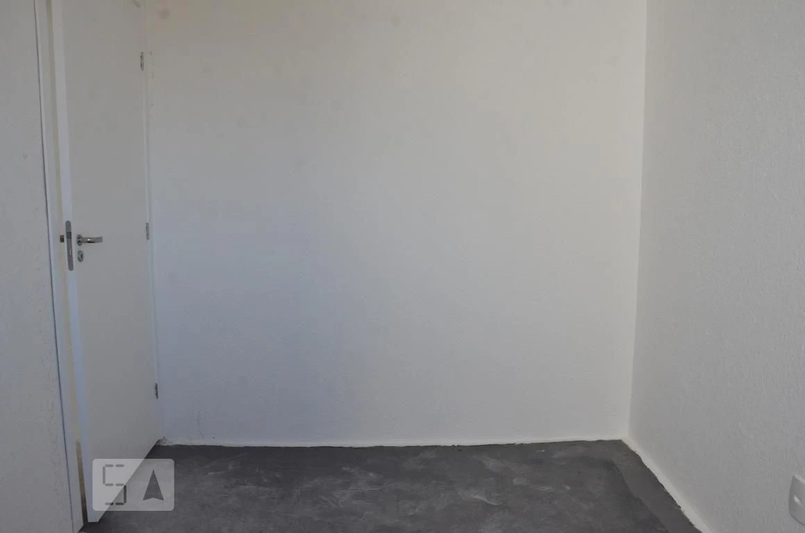 Balcony with a grill in a 2-bedroom apartment, 45 m² — photo 30