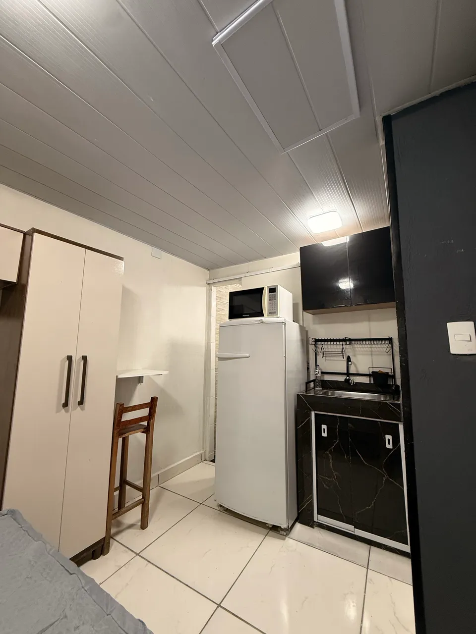 Modern furnished studio with balcony and parking spot — photo 2