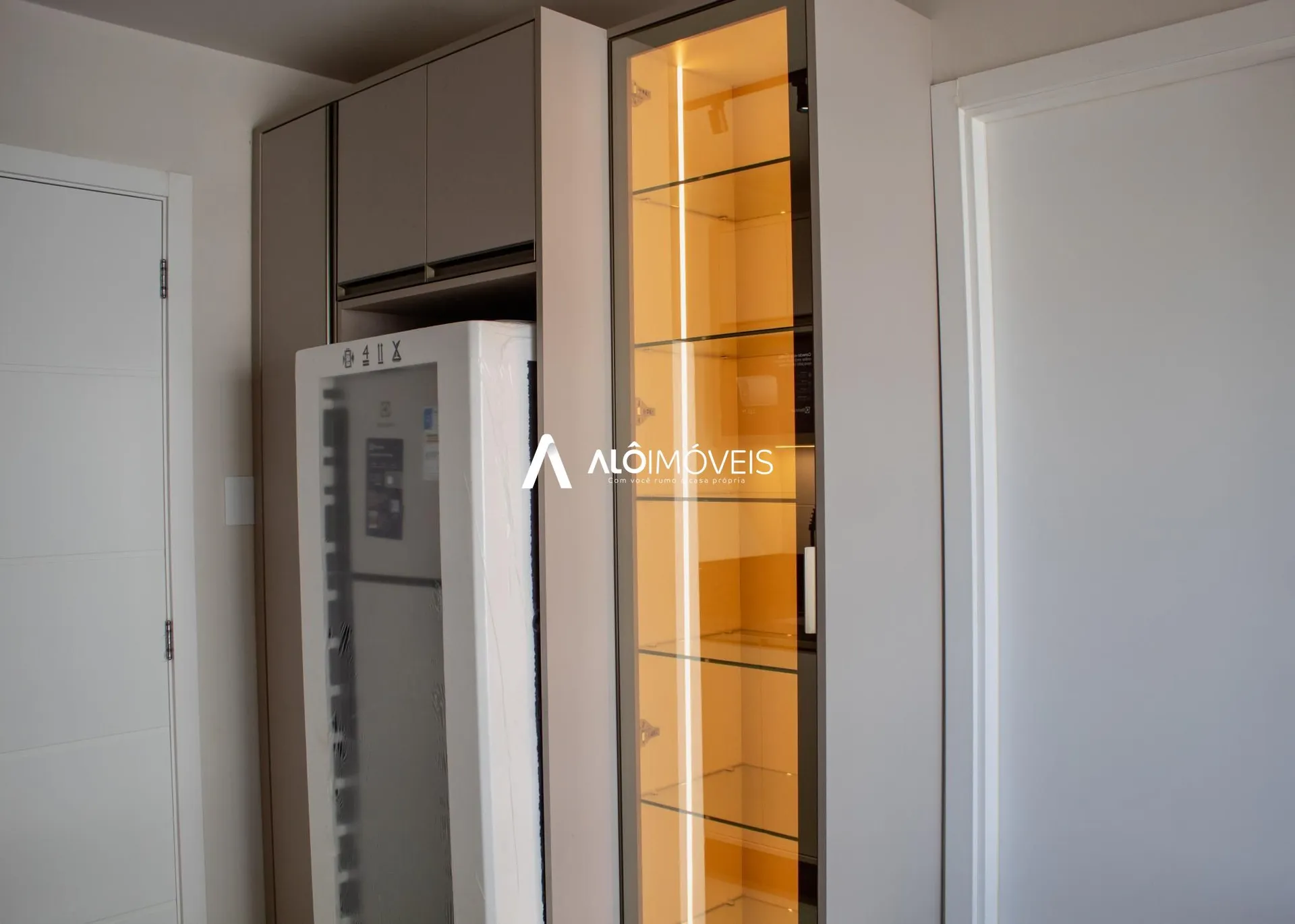 Furnished 1-bedroom apartment with open-plan kitchen — photo 15
