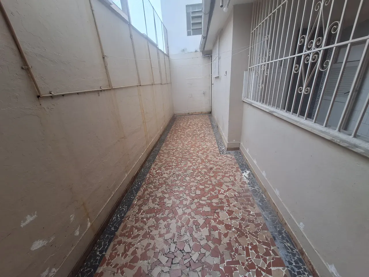 Unfurnished rental apartment with 2 bedrooms and 2 baths — photo 41
