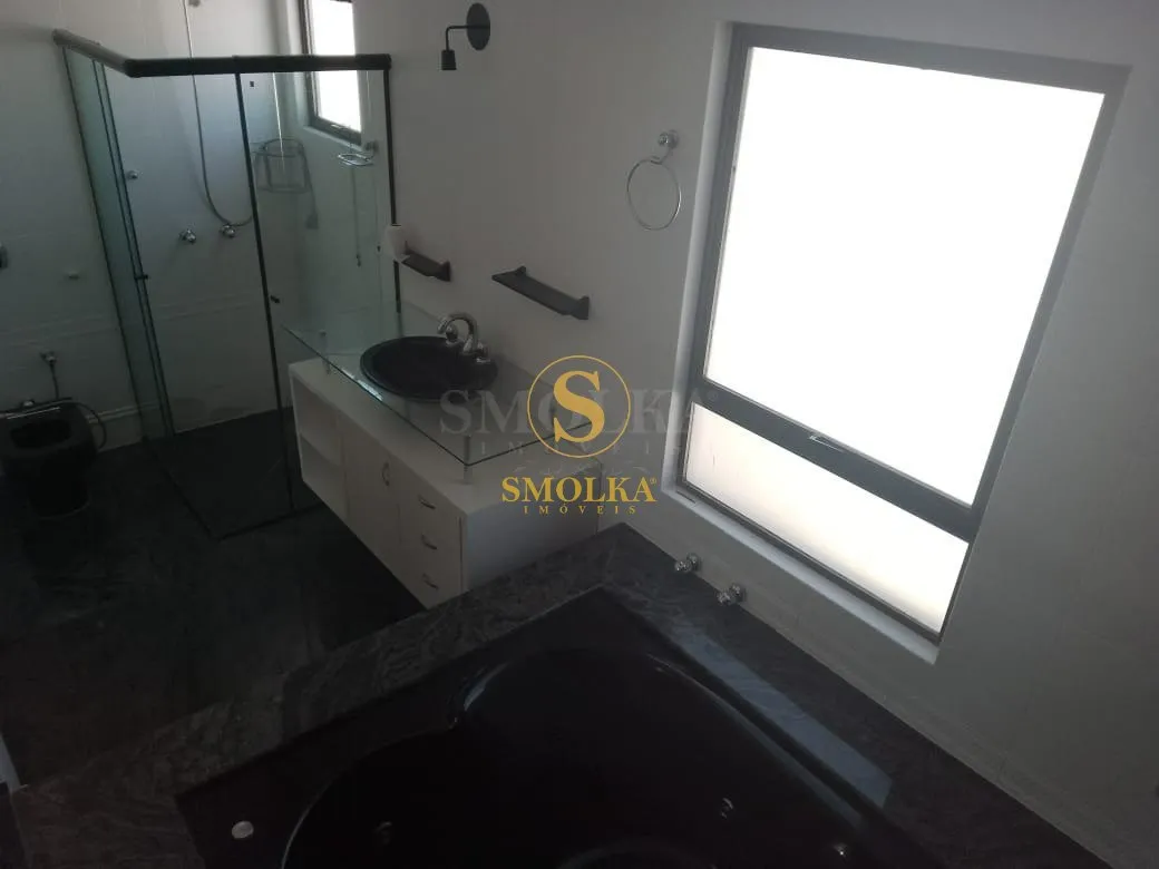 3-bedroom apartment with a water view in Florianópolis — photo 32