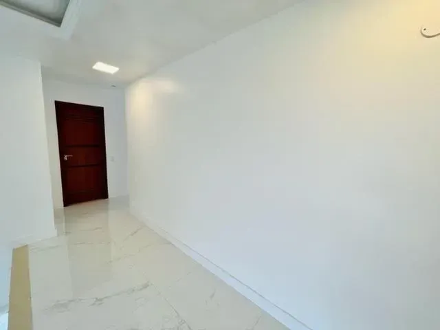 4-bedroom house with 5 bathrooms, 420 m² and 3 parking — photo 3