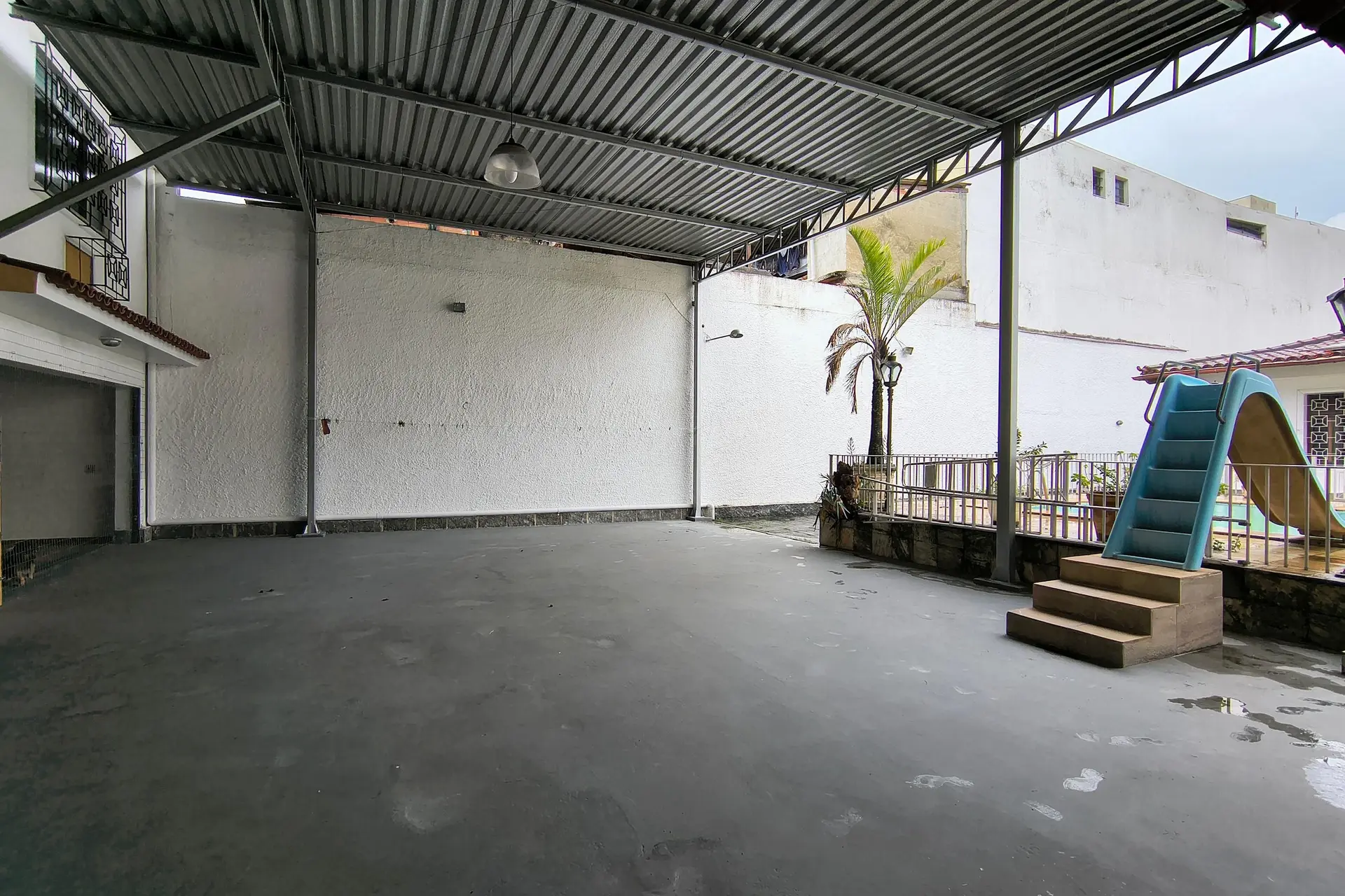 Jacuzzi y 3 dormitorios: casa de 742 m² — photo 96