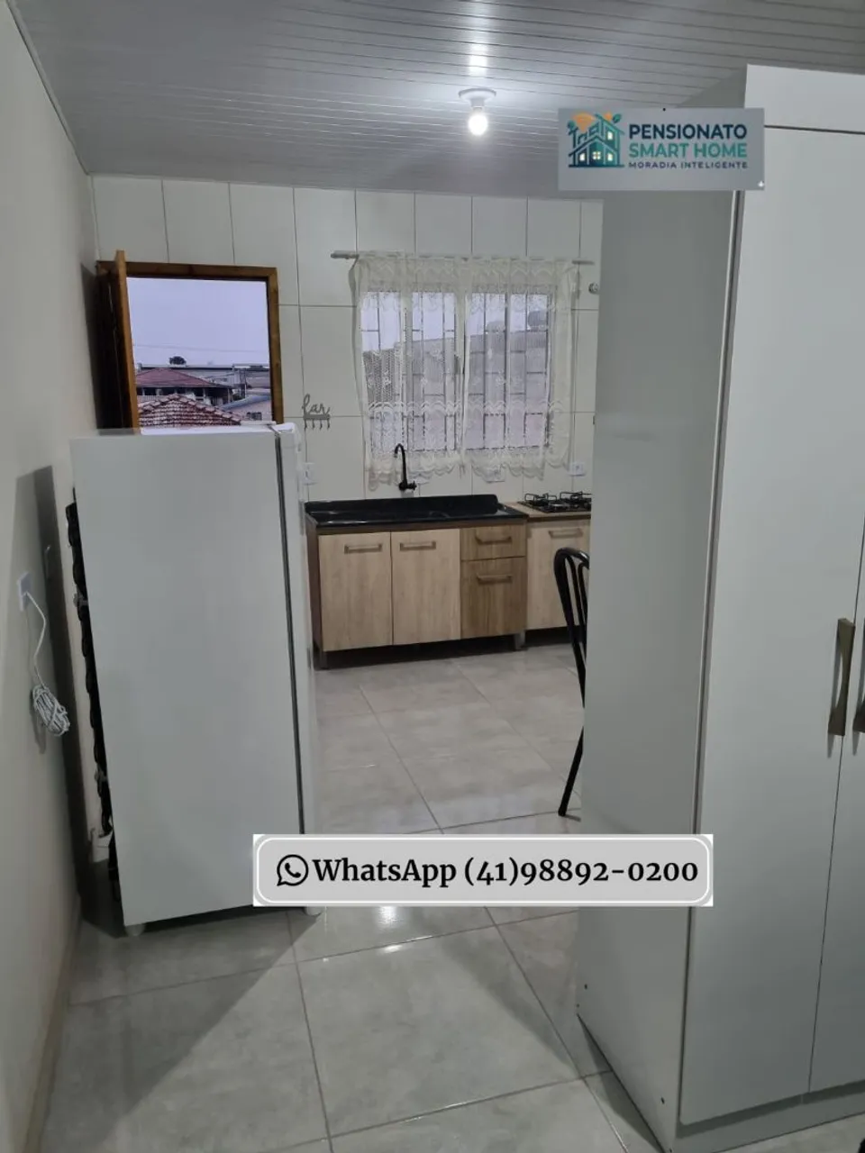 Estudio amueblado con mesa y cocina con cocina a gas — photo 2