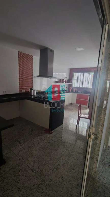 Casa de 480 m² com 5 quartos, 1 suíte e 2 vagas — photo 3