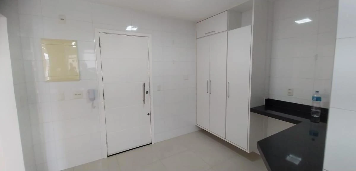 2-bedroom apartment with a mountain view — photo 41