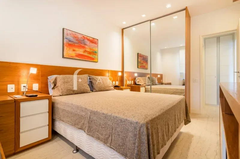 Furnished 1-bedroom apartment with enclosed glass balcony — photo 4