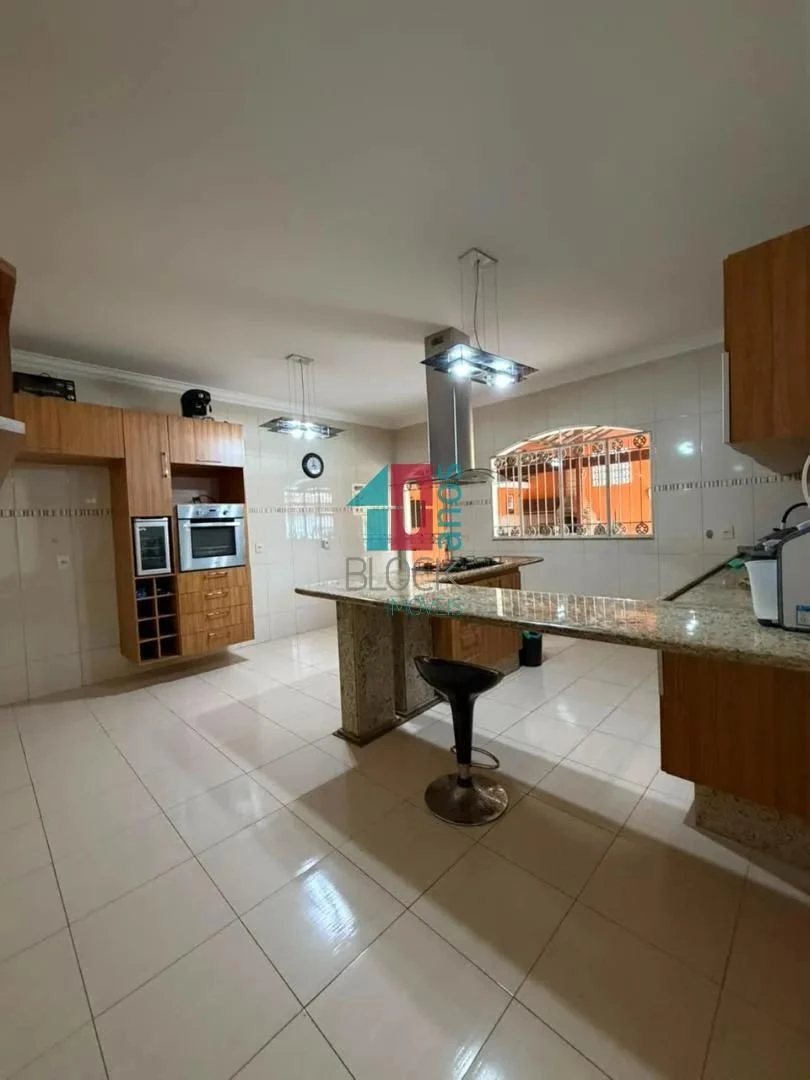 House with shared outdoor pool, 2 bedrooms and 400 m² — photo 18