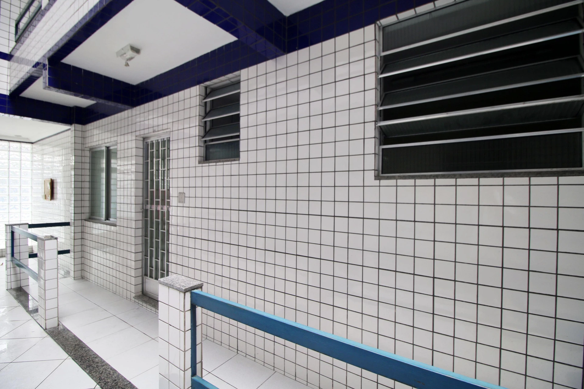 1-bedroom apartment with a balcony and laundry area — photo 23