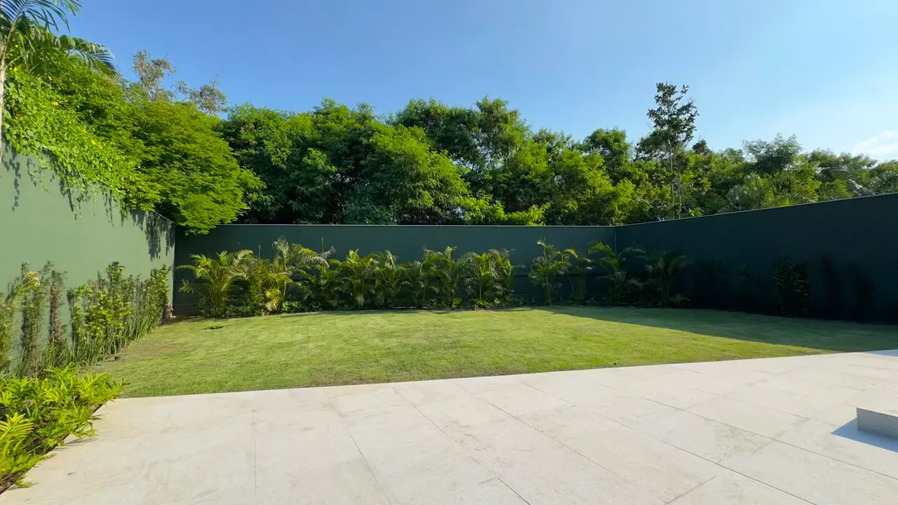 House with 5 bedrooms and floor-to-ceiling windows — photo 17