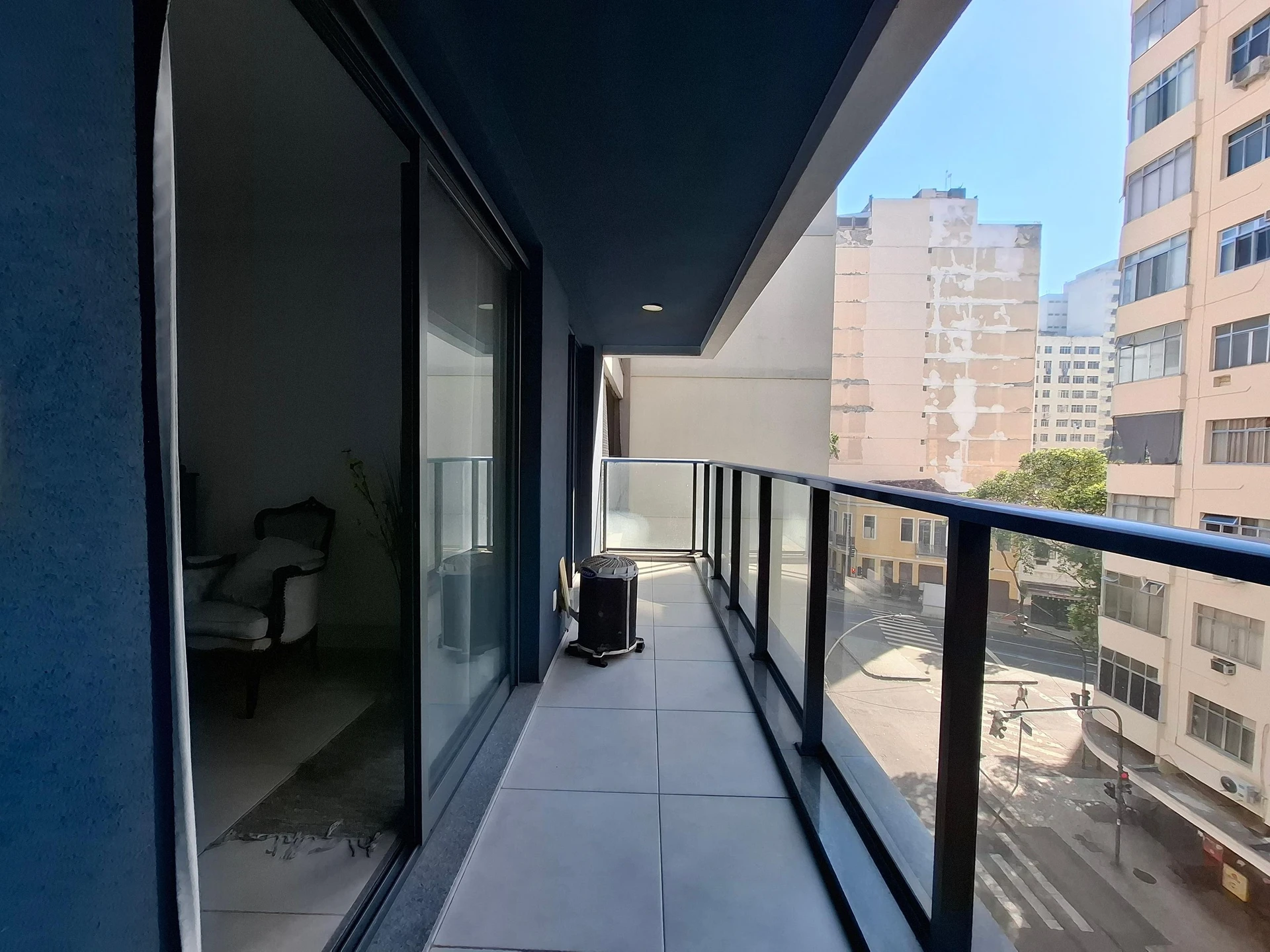 Furnished apartment with home office and balcony — photo 8