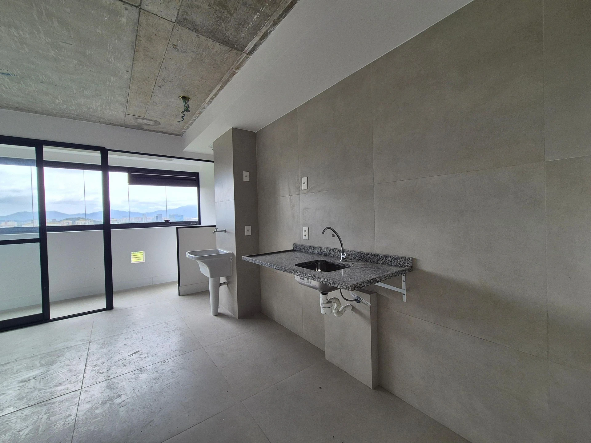 3-bedroom apartment with a mountain view — photo 8