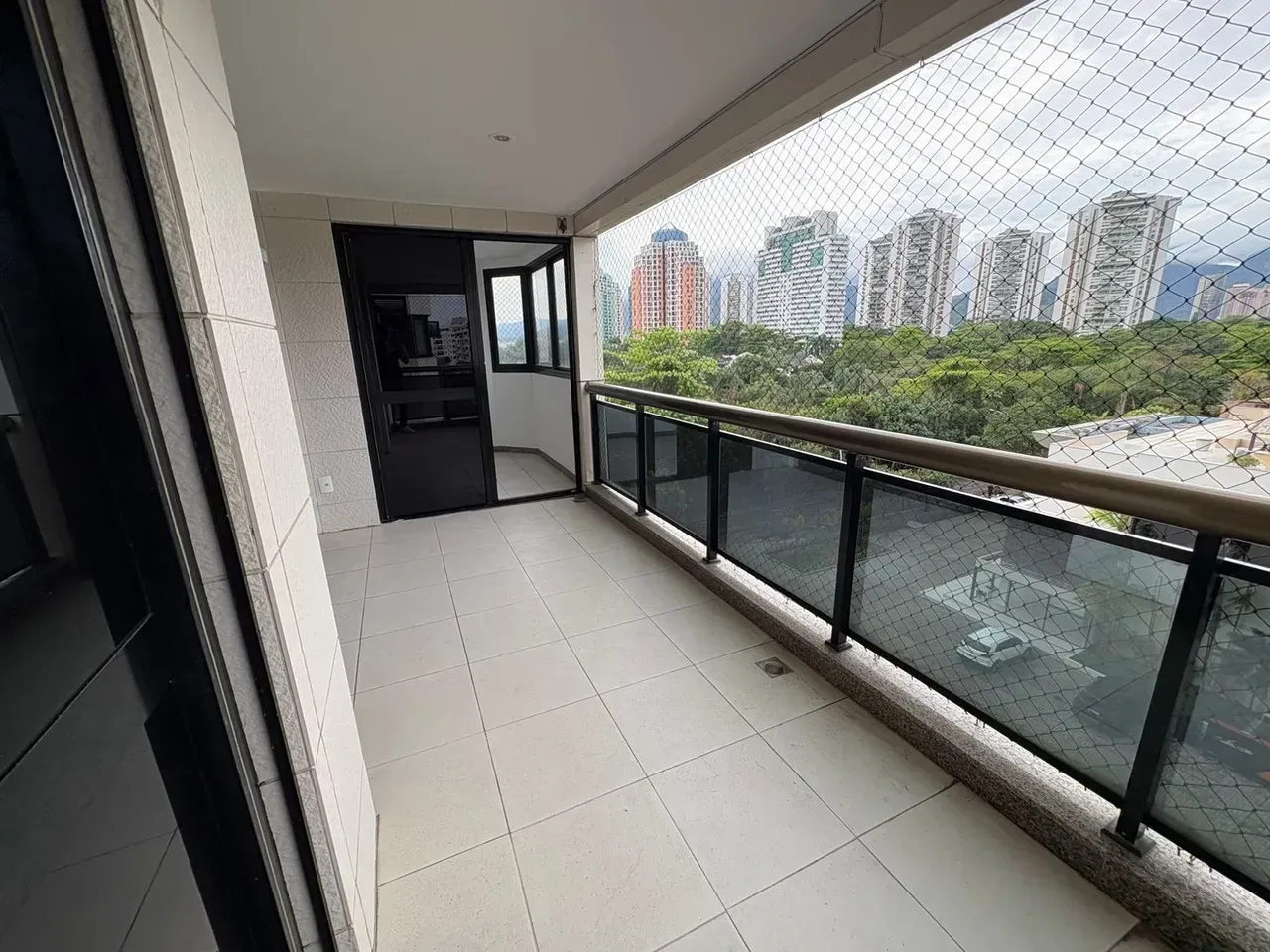 2-bedroom apartment with 3 bathrooms and a pool in the building — photo 5