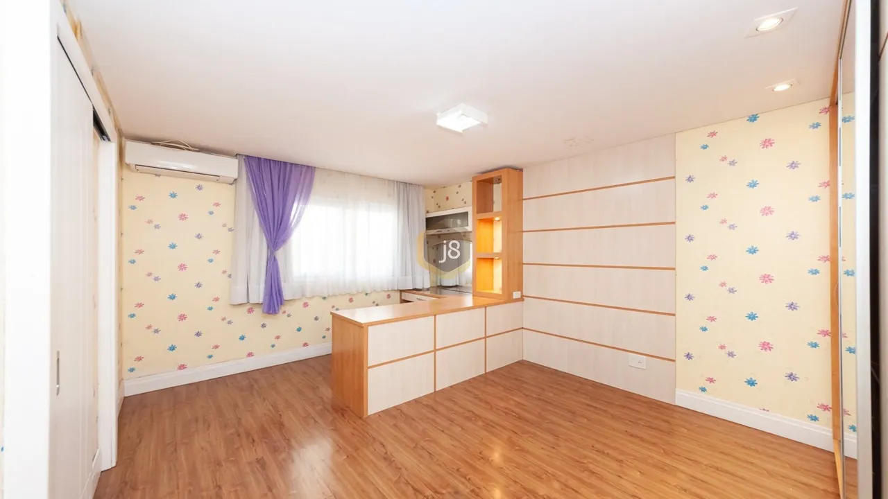 Casa com 5 suítes, 7 banheiros e 375 m² com varanda — photo 9