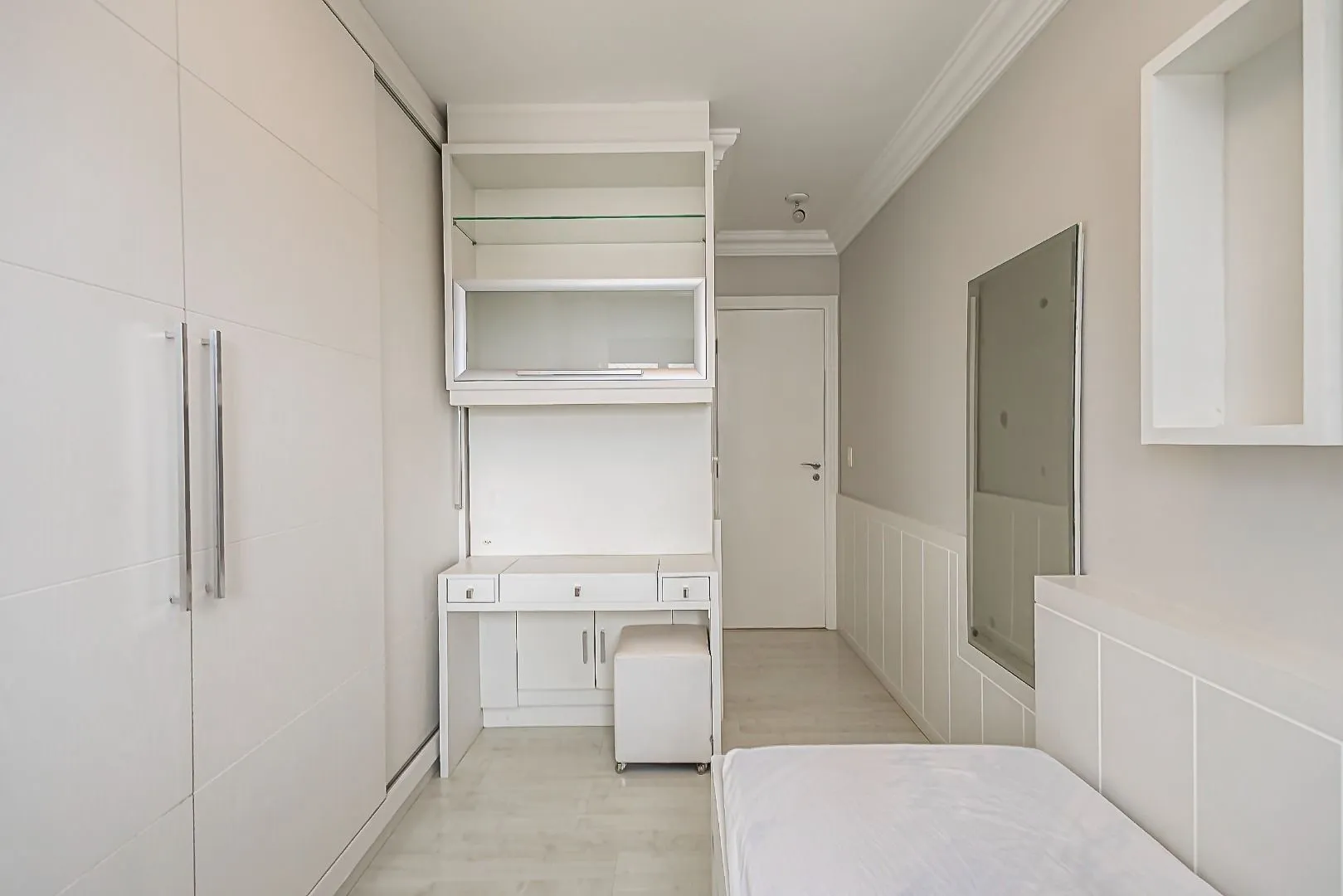 119 m² apartment with floor-to-ceiling windows and a bathtub — photo 108