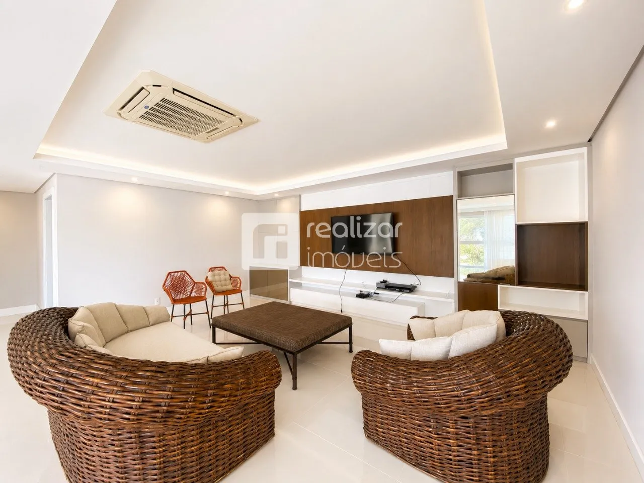 Furnished house with private garden and 4 en-suites