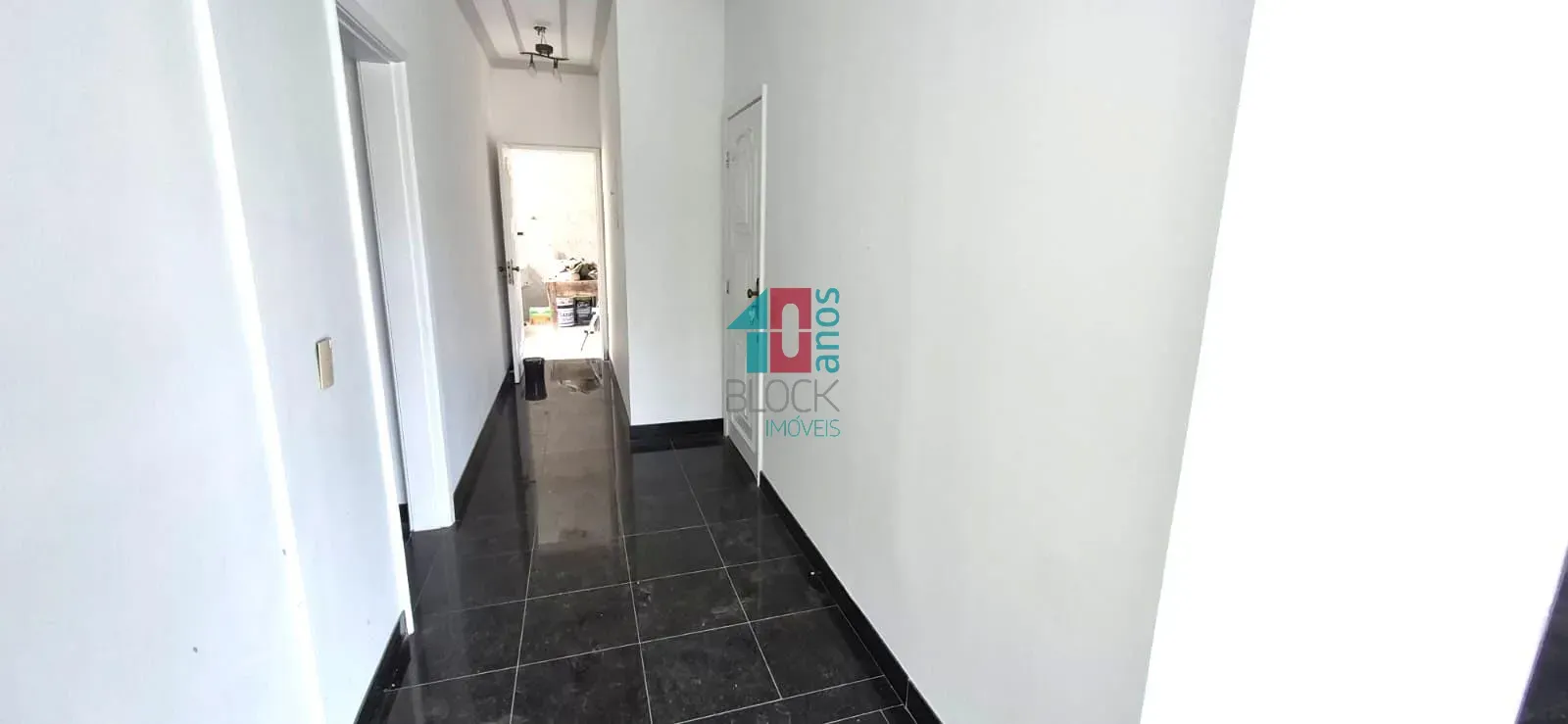 Apartamento com 4 quartos e cozinha separada — photo 11