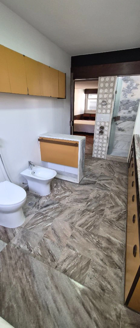 Apartamento com 4 quartos e 300 m², 1 suíte e 4 banheiros — photo 2