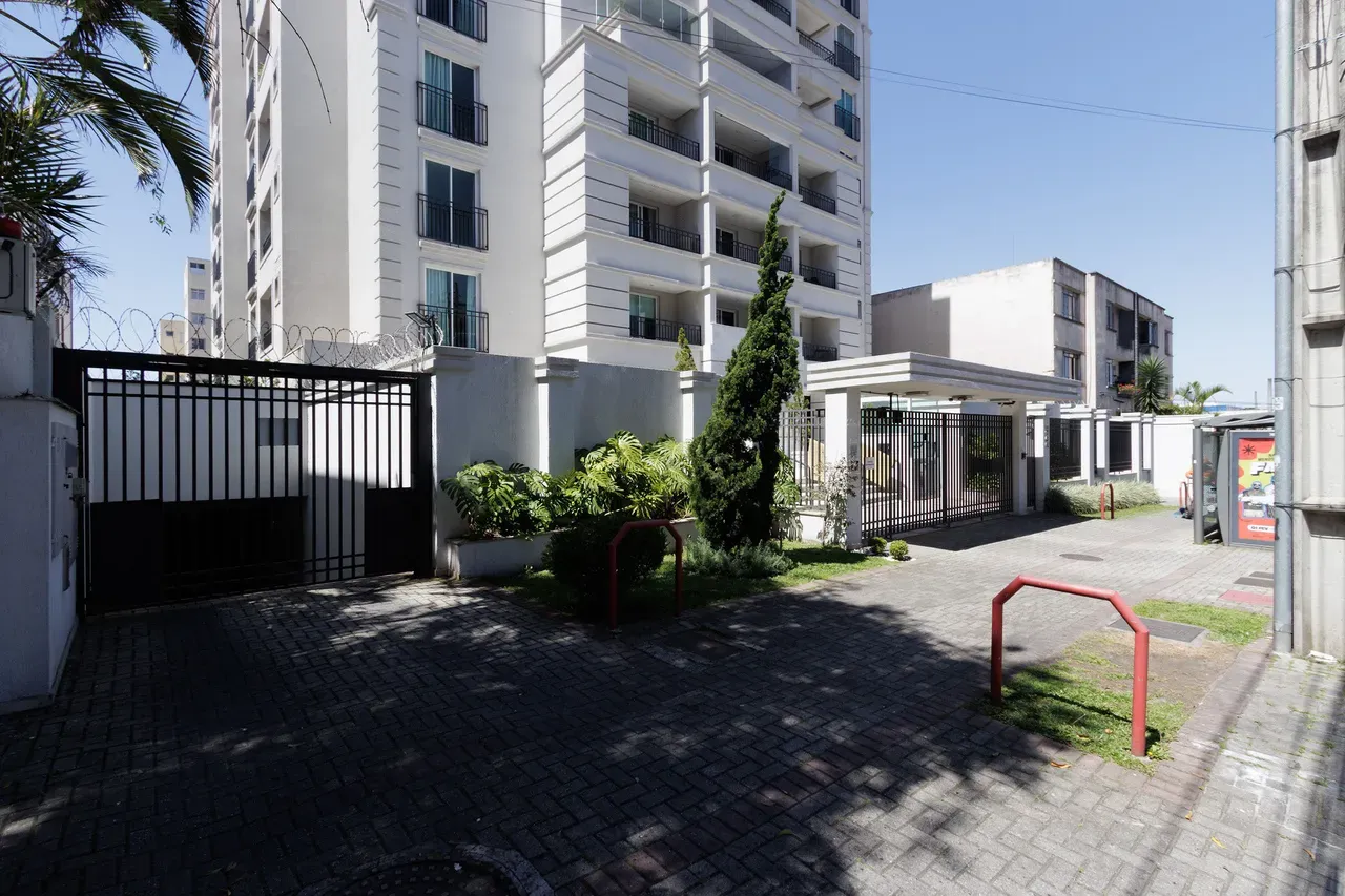 One-bedroom apartment in a building with a coworking space — photo 21