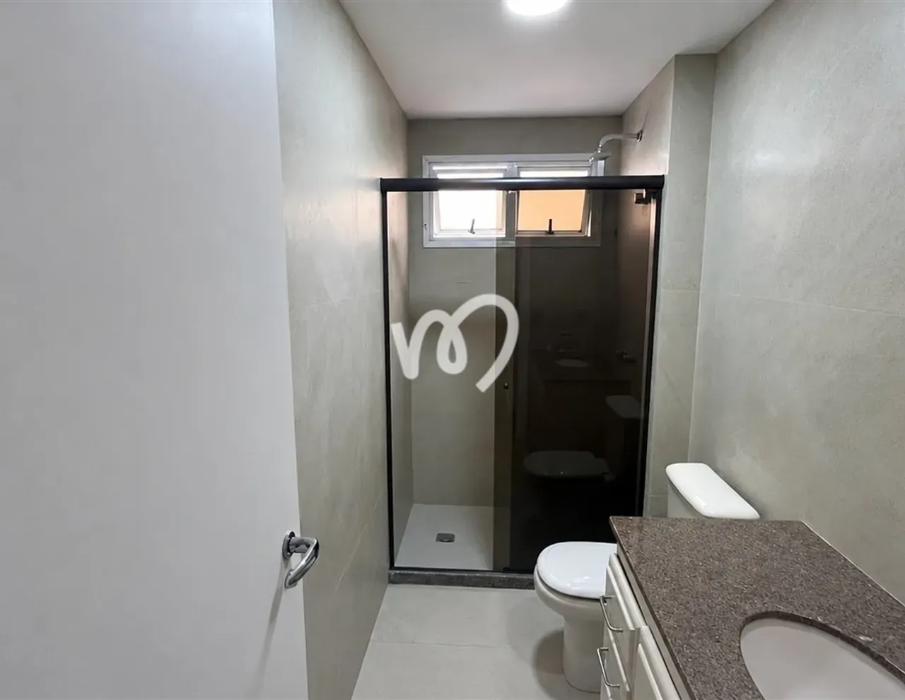 Walk-in closet in a 3-bedroom apartment, 101 m² — photo 5