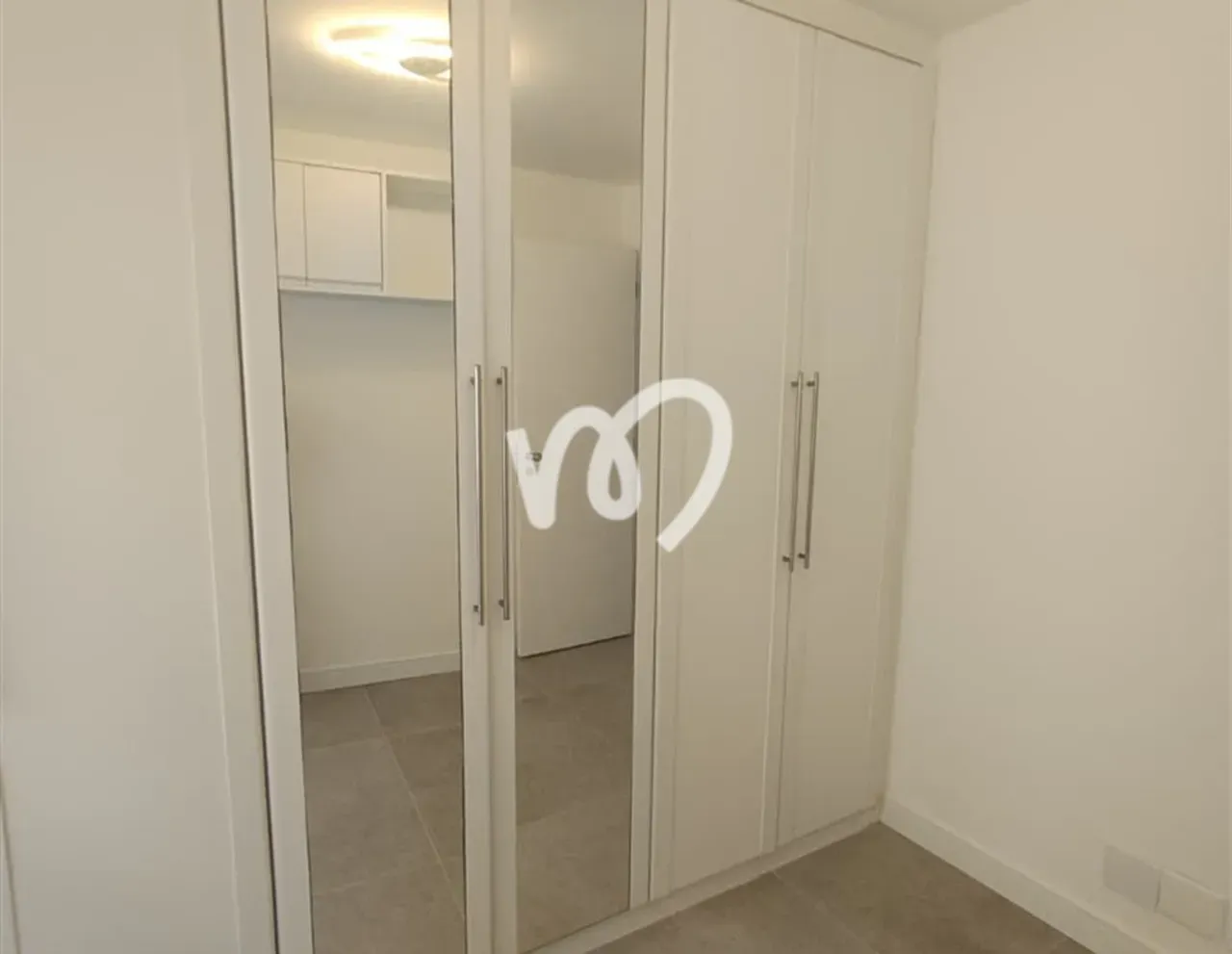 Walk-in closet in a 3-bedroom apartment, 101 m² — photo 21