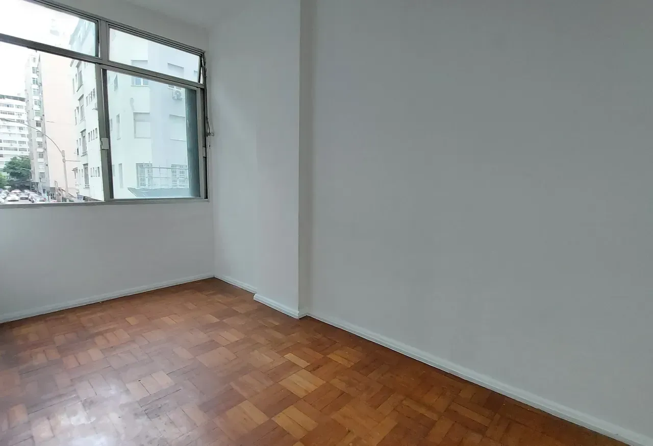 Unfurnished apartment with 3 bedrooms and 2 bathrooms — photo 7