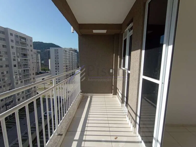 3-bedroom apartment with a glass-enclosed balcony — photo 5